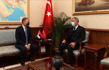 Министр обороны Сербии посетил  учения турецкой армии 