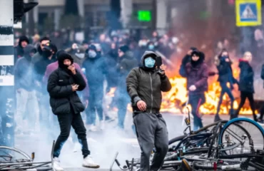 Нидерланды: хаос в Роттердаме в знак протеста против новых ковид-запретов