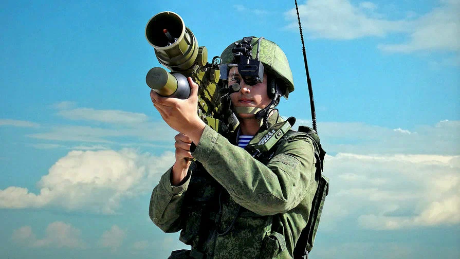 На вооружение Восточного военного округа России поступили новые зенитные ракетные системы “Верба”