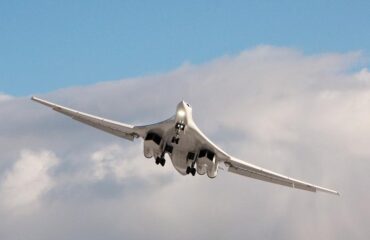 На 2022 год в России запланирован первый полет самого мощного бомбардировщика в мире – стратегического ракетоносца Ту-160М