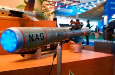 Индия: Испытательный выстрел противотанковой ракеты SANT с вертолета 