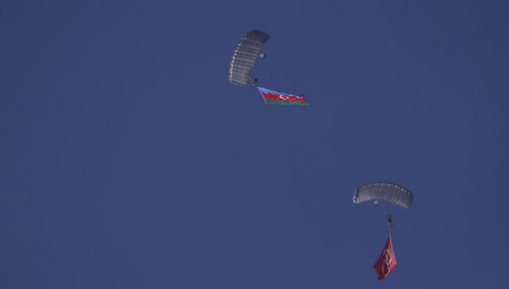 Турция обучает азербайджанских десантников 