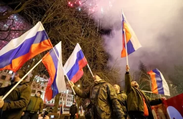 Россия признала ЛНР и ДНР: В республиках отпраздновали событие, скандируя: “Россия, Россия!” 