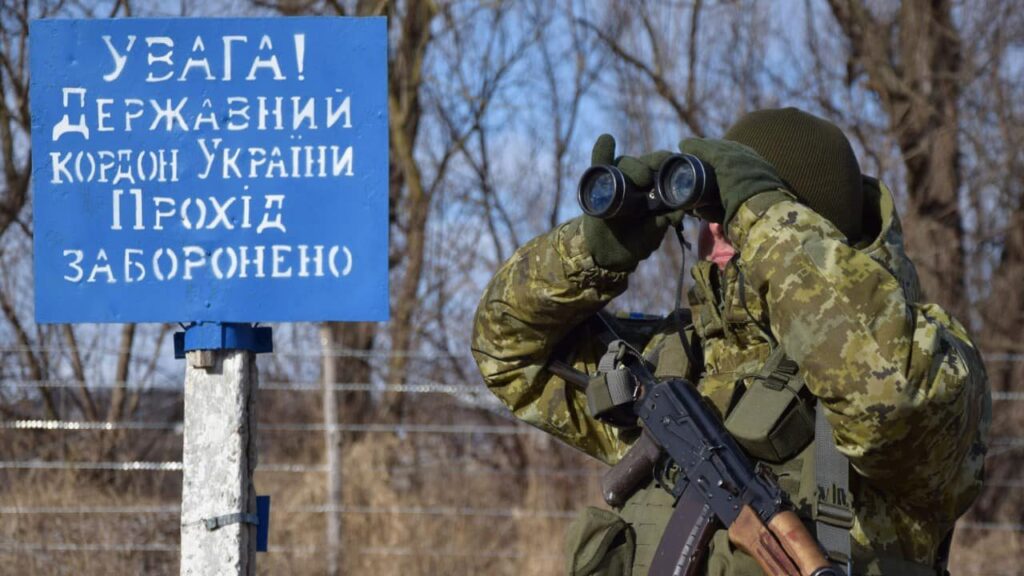 Украина вводит режим чрезвычайного положения по всей стране из-за эскалации в Донбассе