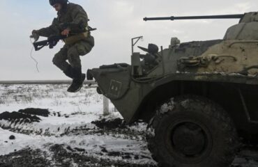 Видео: Бронетехника ВСУ сталкивается друг с другом