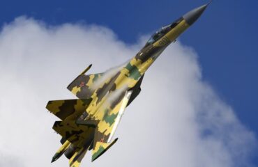 Российский истребитель «потеснил» три американских самолета в Средиземном море