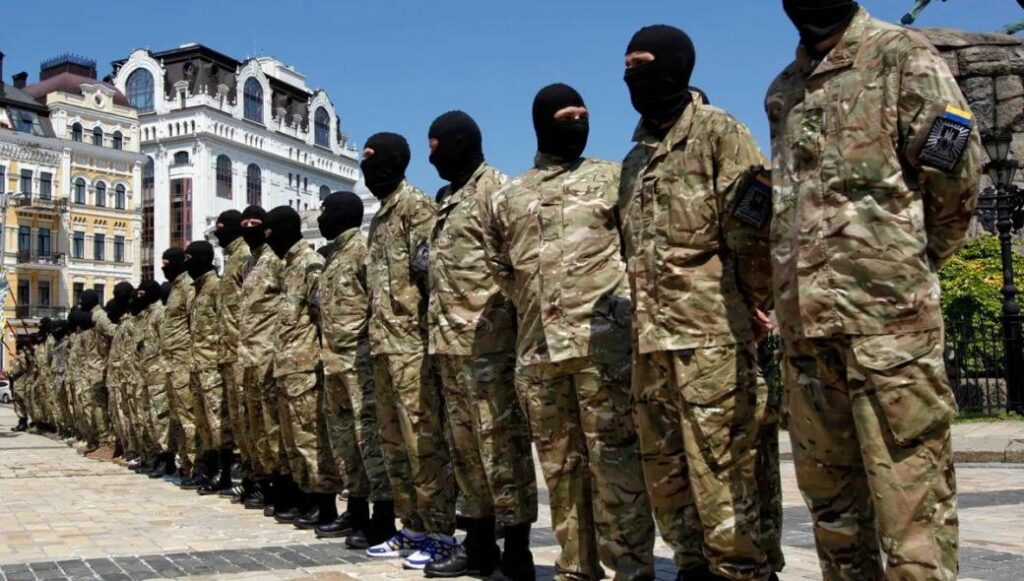 Официальные аккаунты украинских ВСУ опубликовали видео со сценами расправ над русскими, вызывающие шок