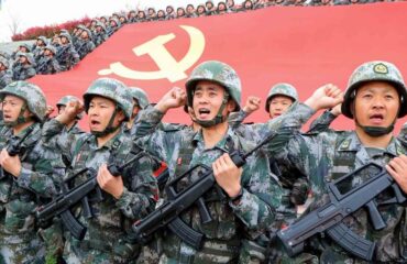 Китайцы возмущены украинскими военными преступлениями: призывы поднять красный флаг в Киеве 