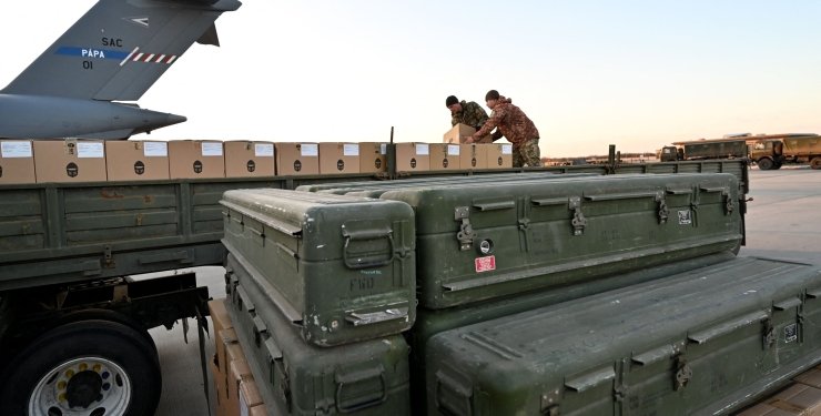 Борис Джонсон собирается поставить Украине “более смертоносное вооружение”
