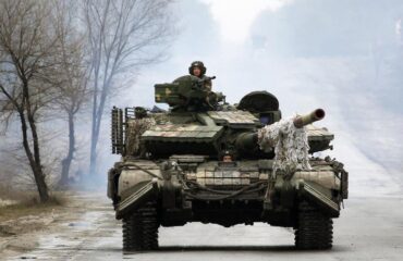 Минобороны Великобритании: Россия перебрасывает новые войска к восточной границе с Украиной