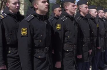 В результате пожара пропали без вести 27 членов экипажа крейсера “Москва”, один военнослужащий погиб