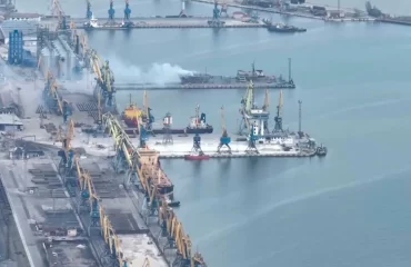 Отступающие из Мариуполя украинские националисты захватили два иностранных судна