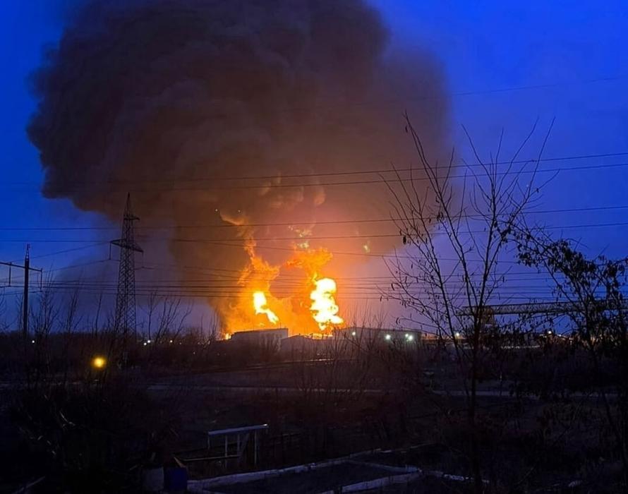 Журналисты и очевидцы с места событий – пожар на нефтебазе в Белгороде