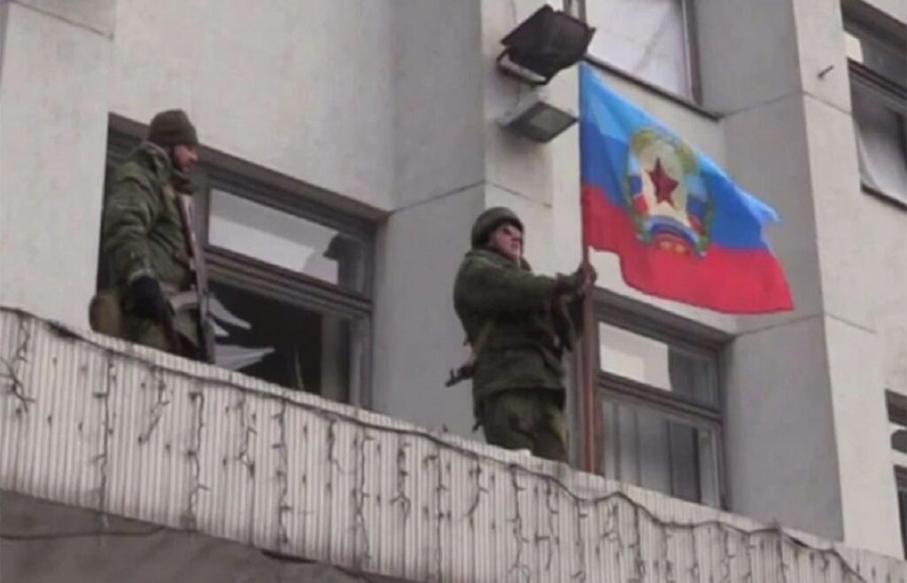 Видео: Рубежное зачистили чеченские боевики