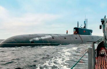 Подводный ракетоносец “Князь Олег” пробил торпедой арктические льды