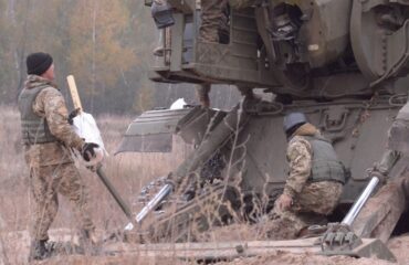 Вооруженные формирования Украины обстреляли город Ясиноватая в 25 километрах к северу от Донецка