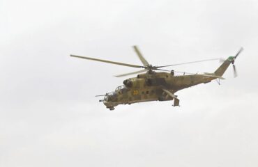 В Таджикистане прошли учебно-тренировочные полеты транспортно-боевых вертолетов Ми-8МТВ5-1 и ударных Ми-24 ВС РФ (видео)