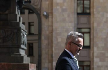 Посла Польши в Москве Кшиштофа Краевского вызвали в МИД РФ после инцидента во время празднования 9 мая в Варшаве