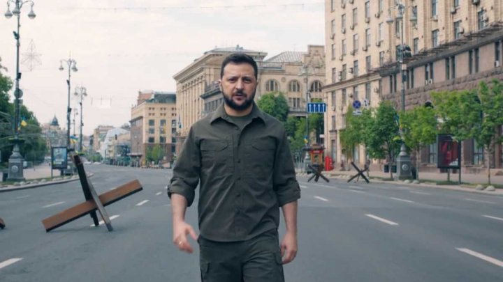 Зеленский обратился к народу в День Победы 9 мая и пообещал, что “у Украины будет два дня Победы, а у кого-то ни одного” (видео)