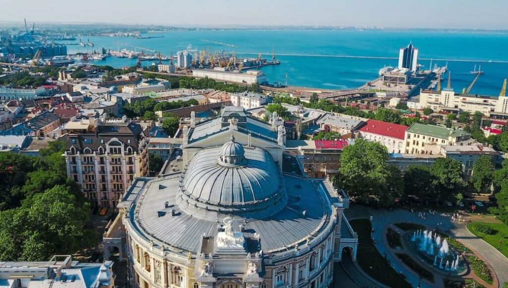 Украина не выпускает торговые суда из Одессы