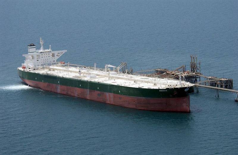 СМИ: Российские танкеры исчезают с радаров посреди Атлантического океана