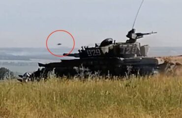 Танк Т-72 союзных сил выдержал прямой удар украинской ПТУР (видео)
