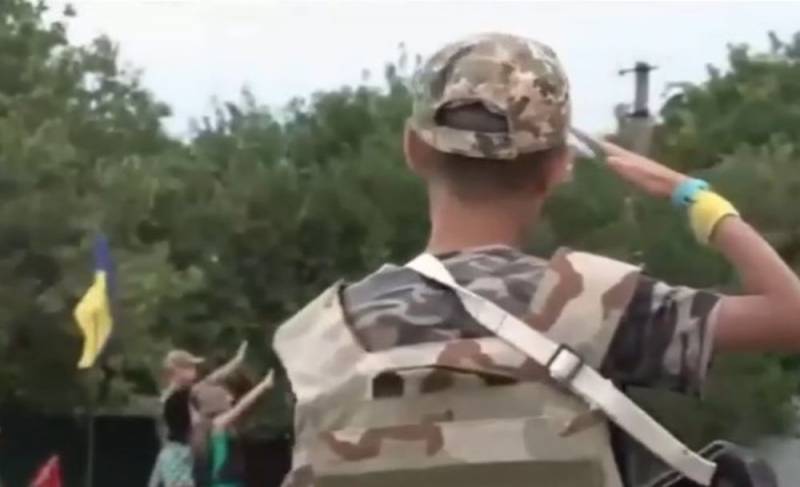 Французы хотели снять репортаж про украинского «мальчика – патриота», но в кадр случайно попали зигующие дети
