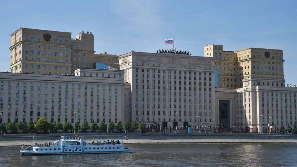 МО РФ: на Херсонском направлении завершена переброска подразделений российских войск на левый берег Днепра