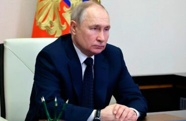 Путин поручил Шойгу ввести 6-7 января режим прекращения огня на линии боевого соприкосновения на Украине