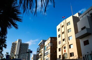 Путин подтвердил готовность помочь с выездом россиян из Израиля